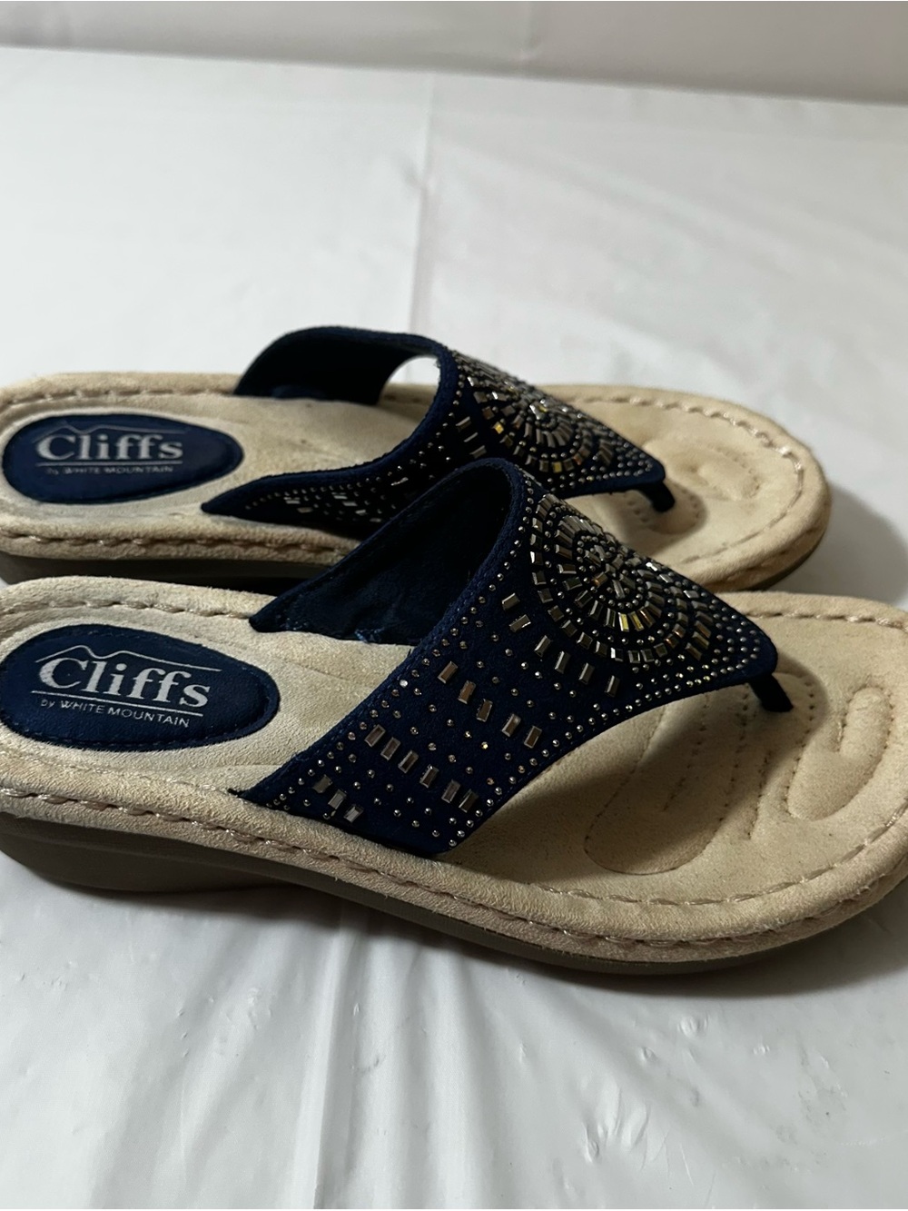 Cliffs by WHITE MOUNTAIN Navy Embellished Thong Sandals Size 7 - Picture 2 of 11